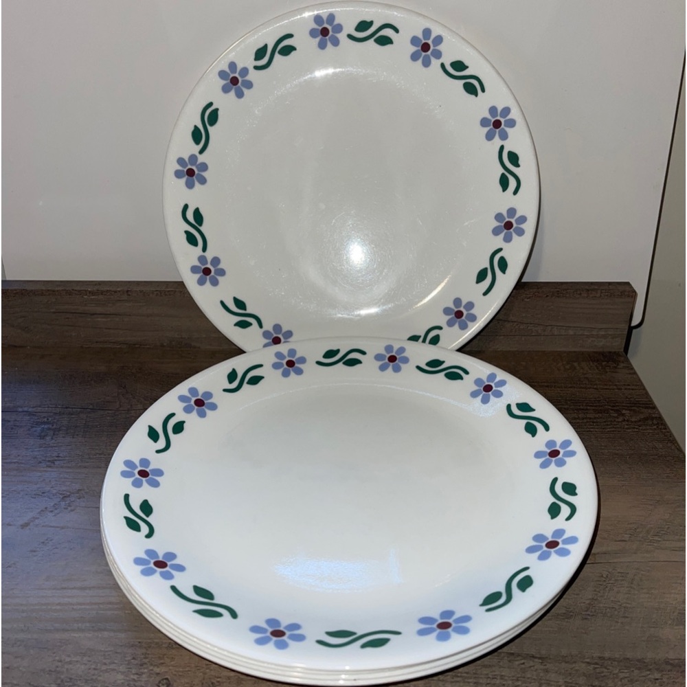 Corelle cottage in pattern 5 plates.